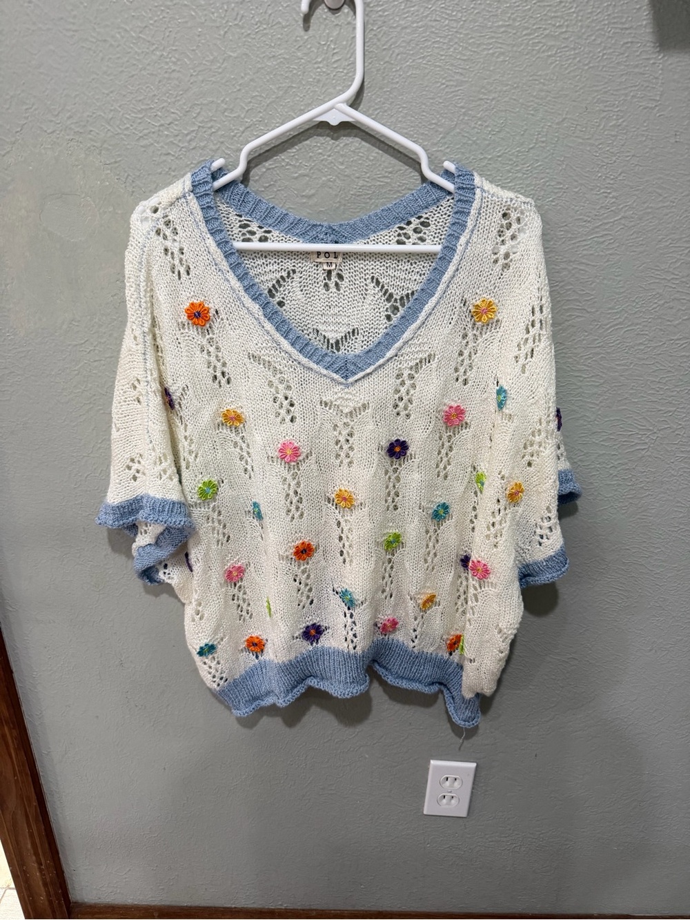 POL Cream V-Neck Sweater with Blue Trim and Multicolor Floral Oversized Boho Top
